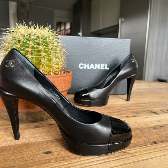 Chanel 19P Beaded CC Slide Sandals Black Sequined Tweed Size 37 Open Toe Heels